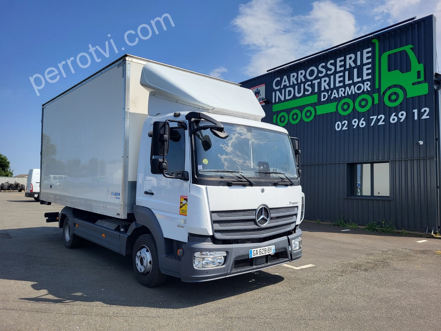 VOLVO ATEGO 818 4X2 photo 1